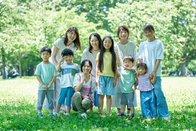 子供達と保護者の写真画像
